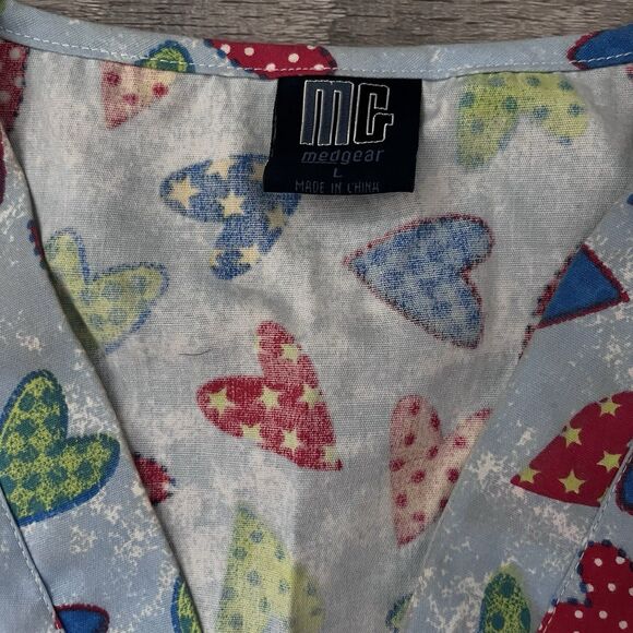 MedGear Women Large Scrubs V-Neck Heart Printed Scrub Top With Pockets - Picture 4 of 4